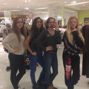 Meet your Posher, Mia